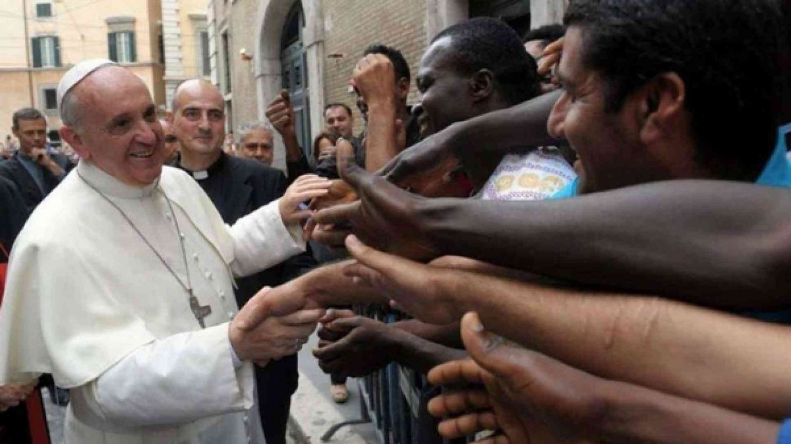 «Il Papa tra i profughi, contatti in corso»