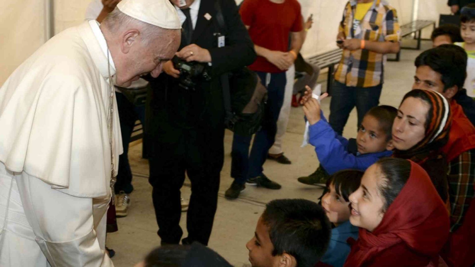 Migranti, il Papa: dono, non problema