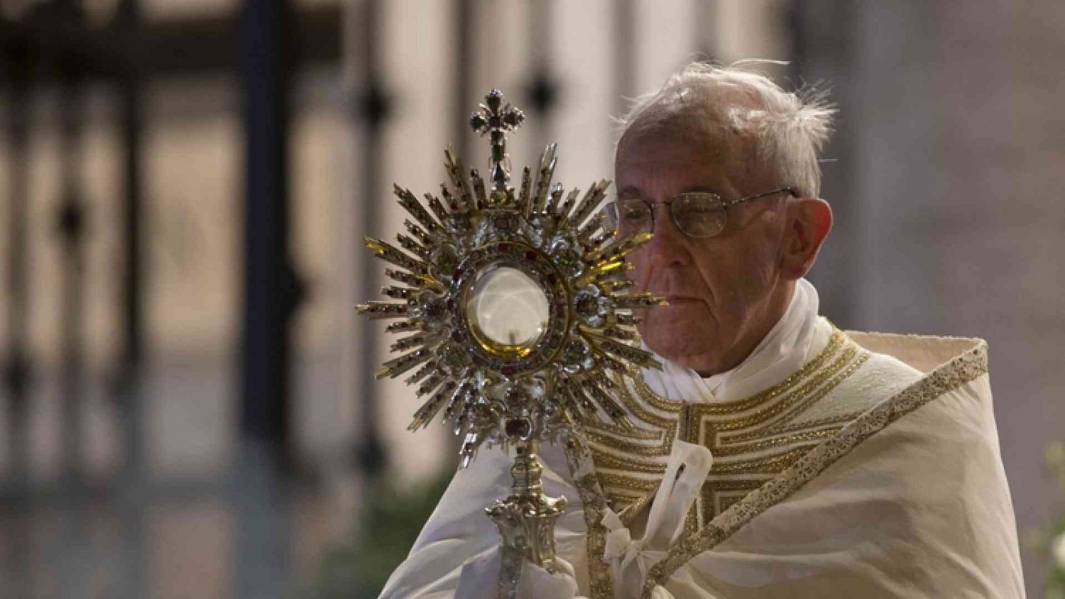 Corpus Domini. Il Papa: «Spezzarci per gli altri»