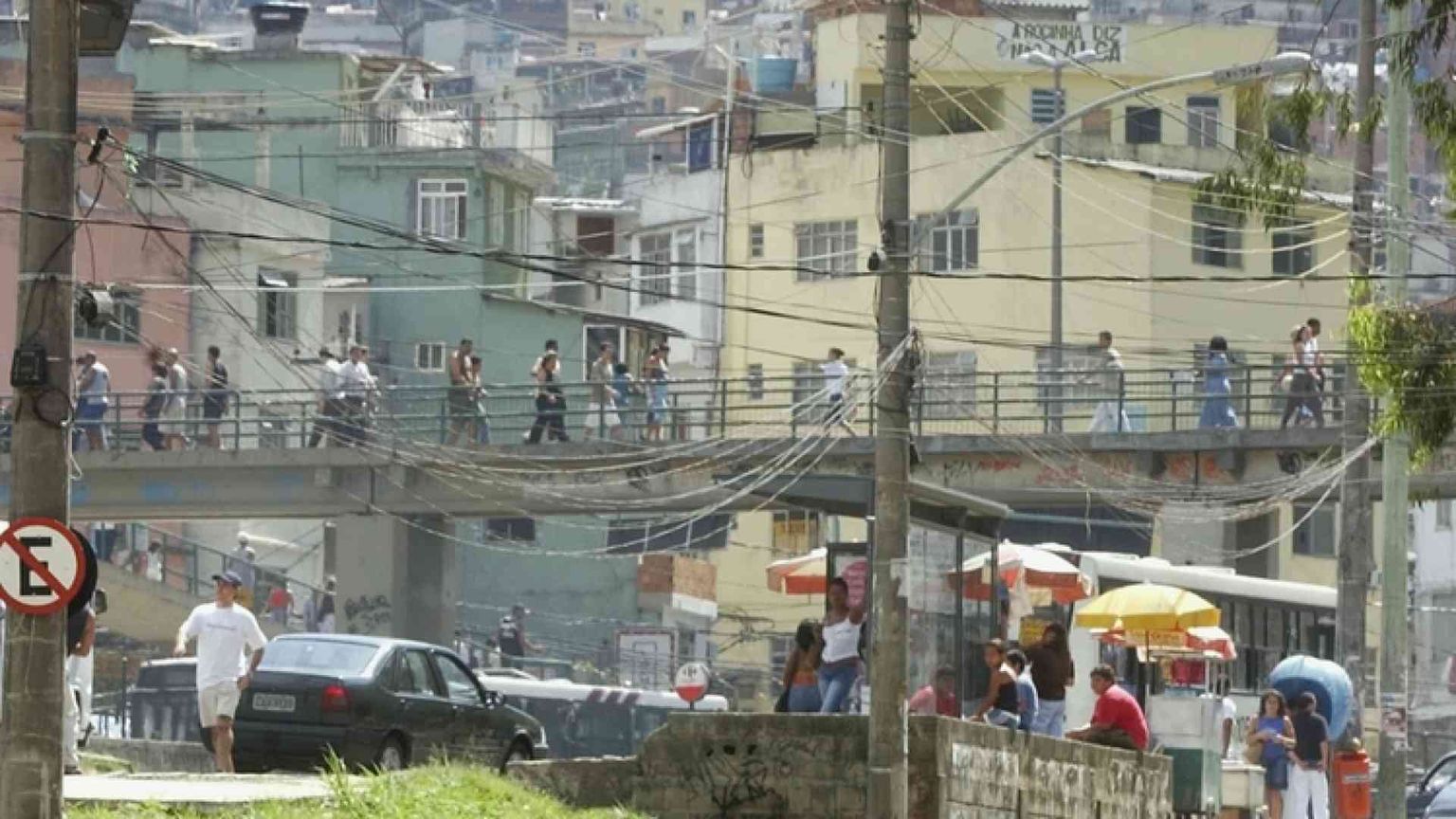 Orrore a Rio: lo stupro finisce sui social