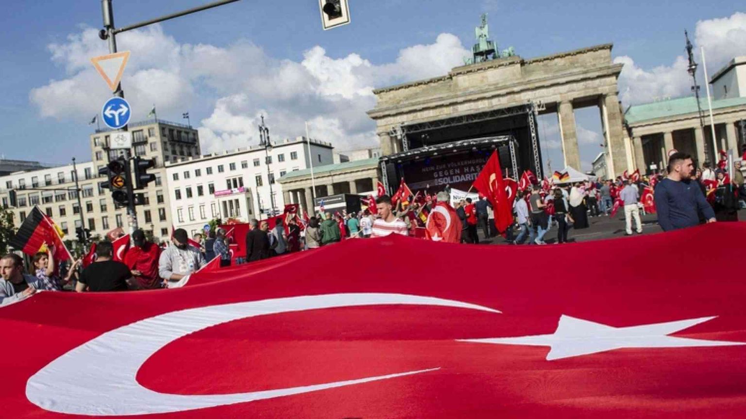 Armeni, «genocidio». Ankara s'infuria con Berlino