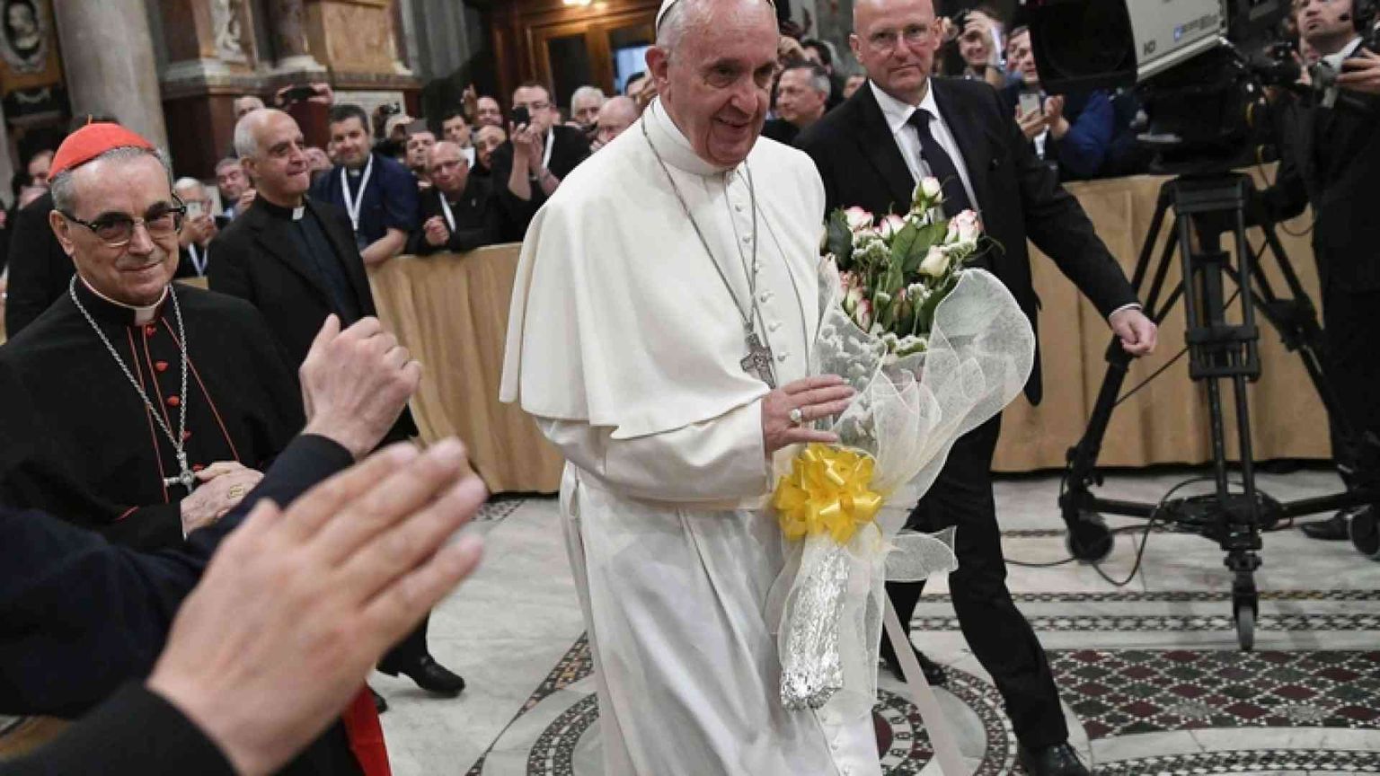 La misericordia, il peccato, i preti: quell'«eccesso di Dio»