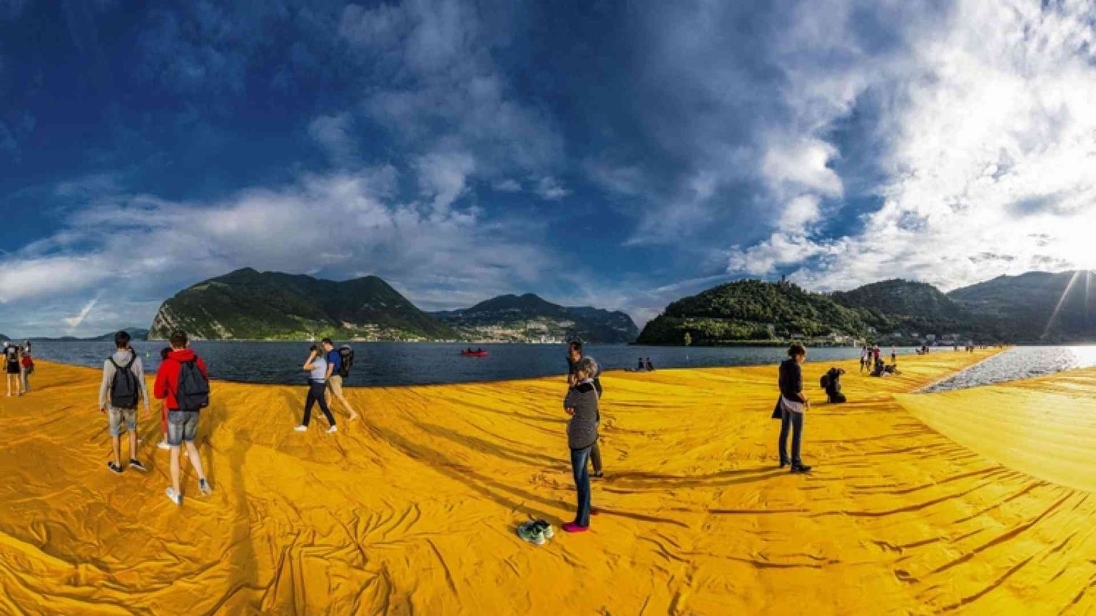 Lago d'Iseo, le folle sull'acqua