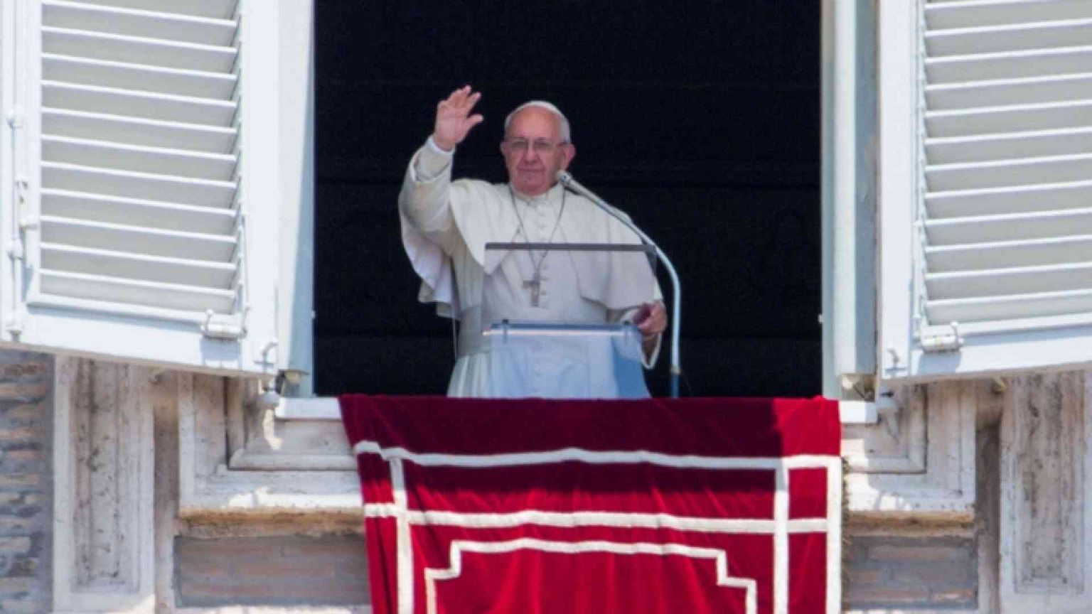 Il Papa: «Dio converta i violenti accecati dall'odio»