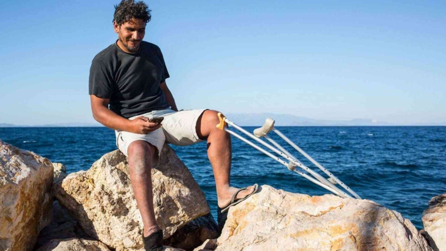 Amir, che ha sfidato l'Europa a nuoto