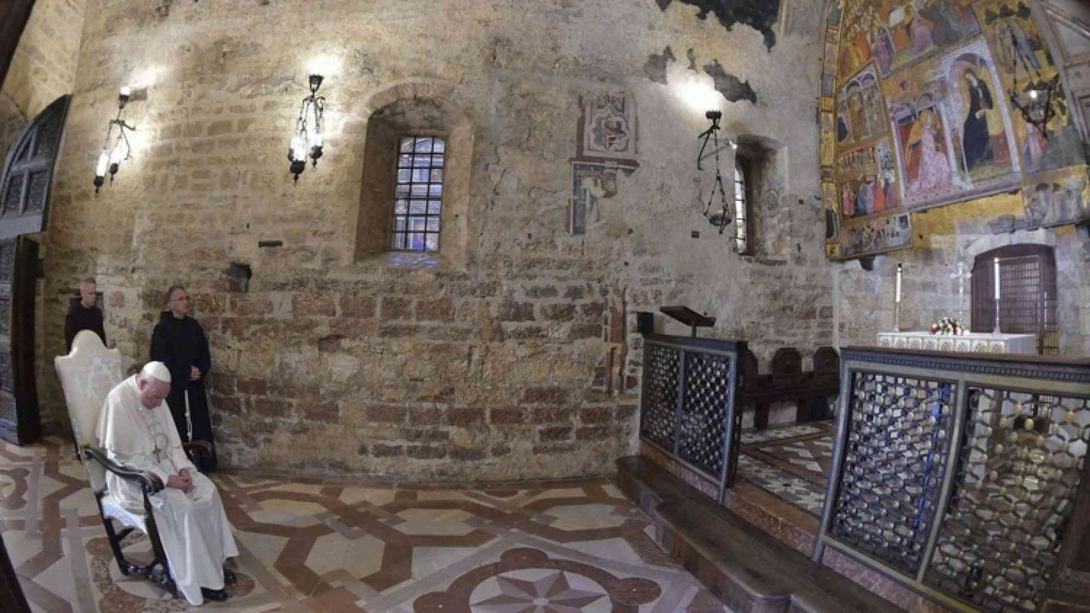 Assisi, il Papa: «Il mondo ha bisogno di perdono»