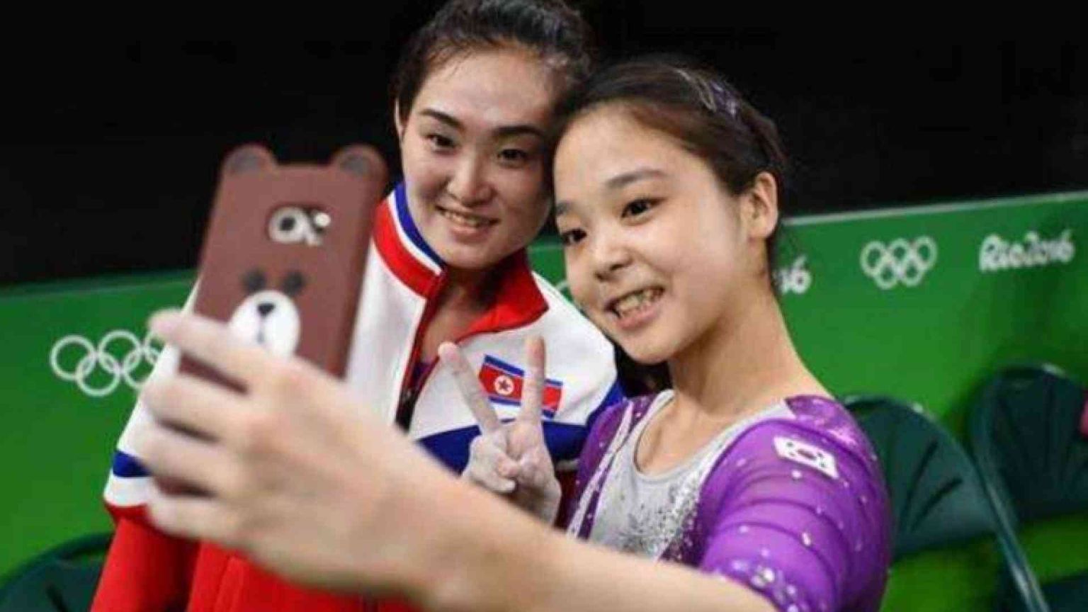 Le due Coree unite da un selfie