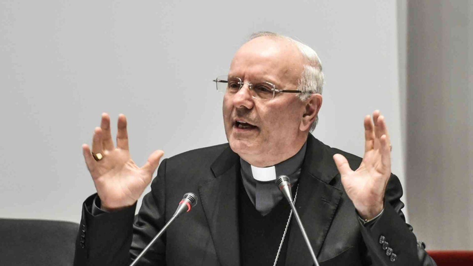 Migranti, Galantino: Europa debole e cieca