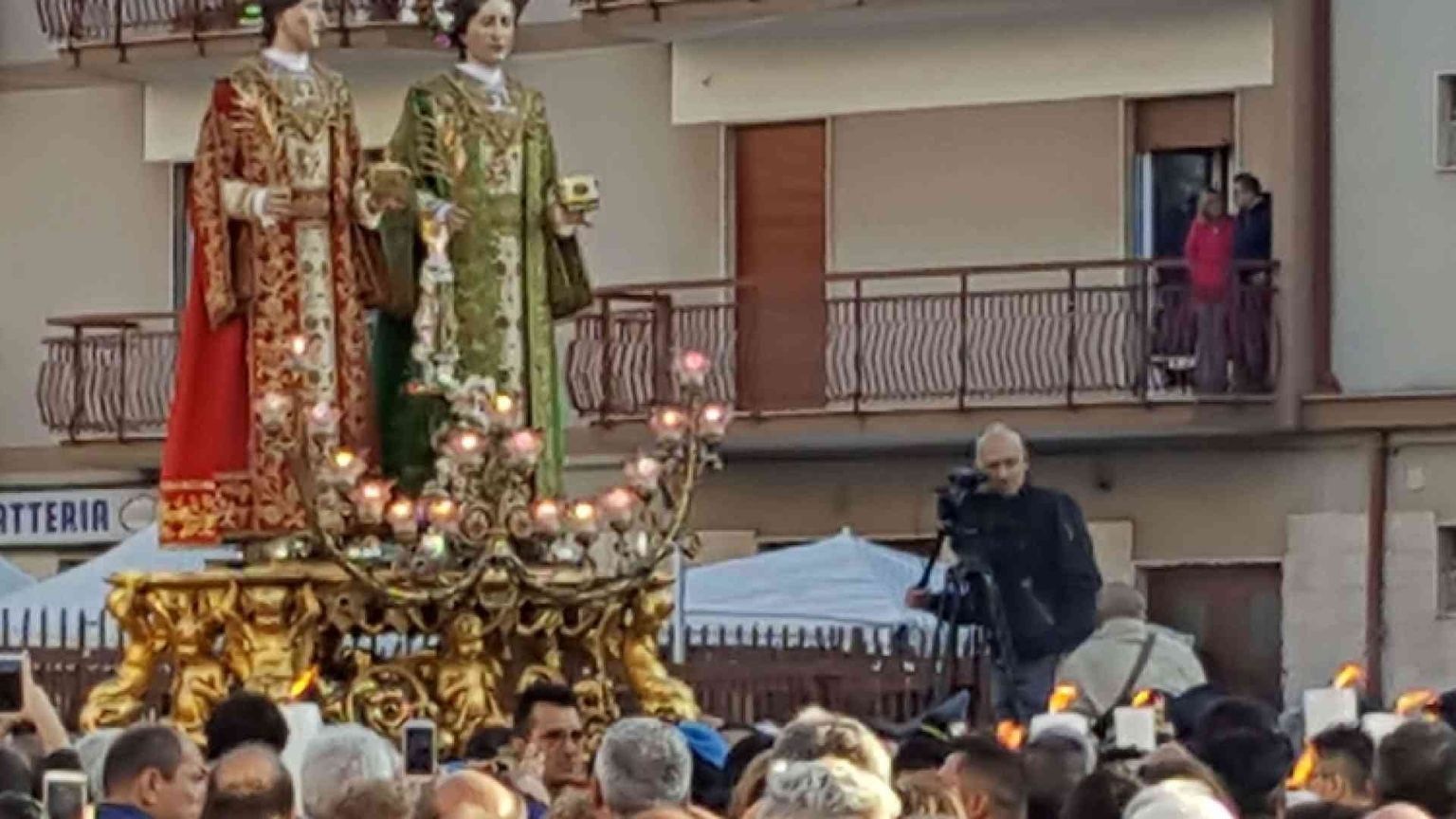 Il prete che ha detto no alle pretese dei clan