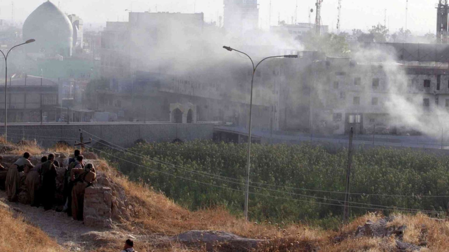 Centinaia di scudi umani