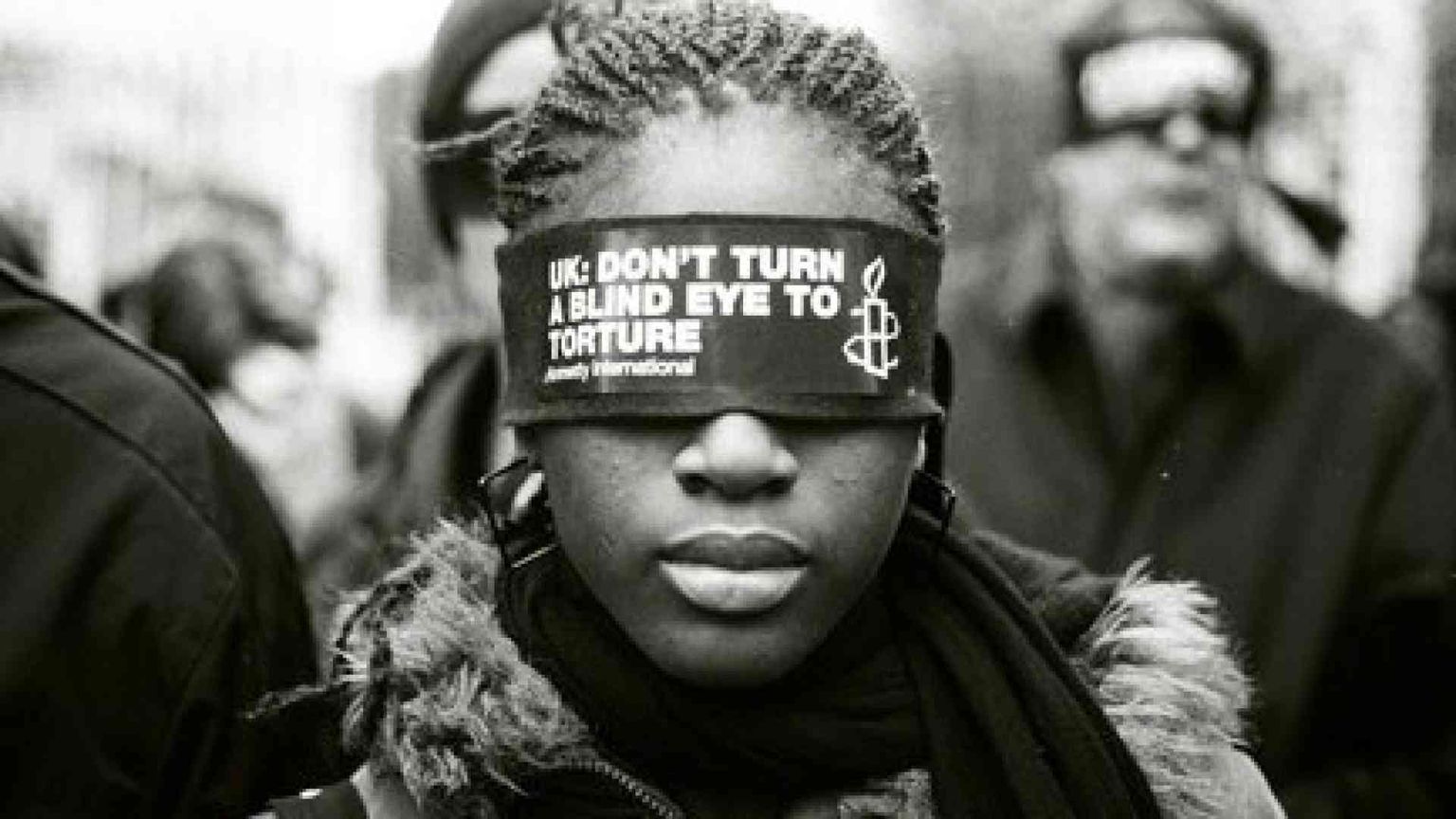 Amnesty accusa l'Italia di torture ai migranti. Il Viminale: «È falso»