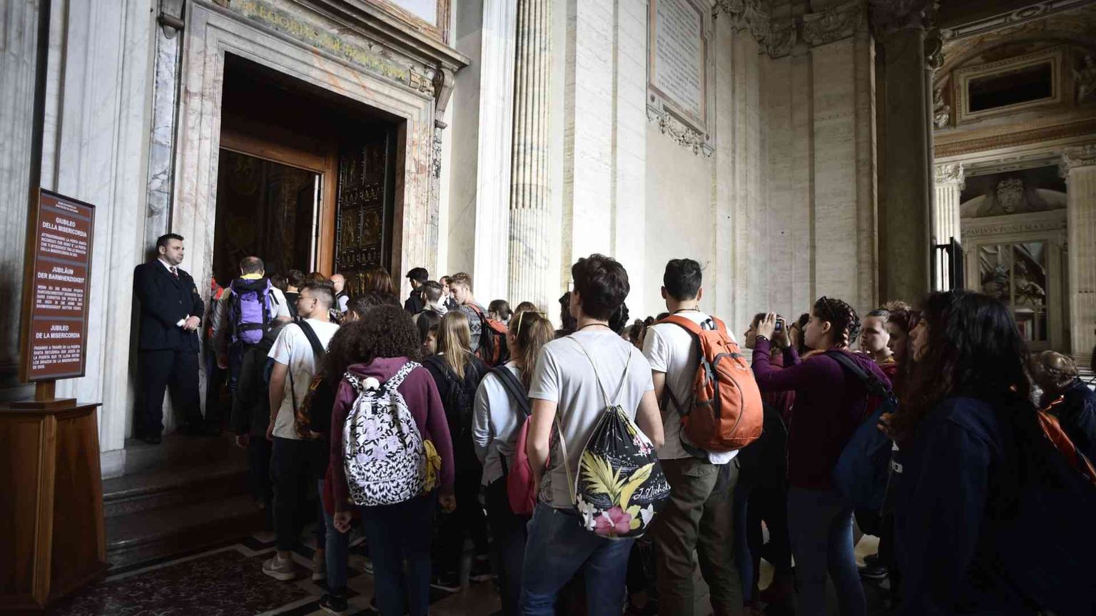 Giubileo, si chiudono le Porte Sante