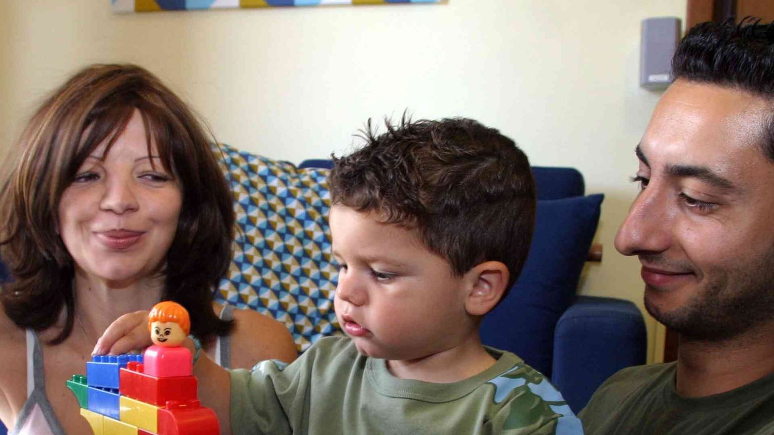 Doppio cognome, finalmente pari i due genitori