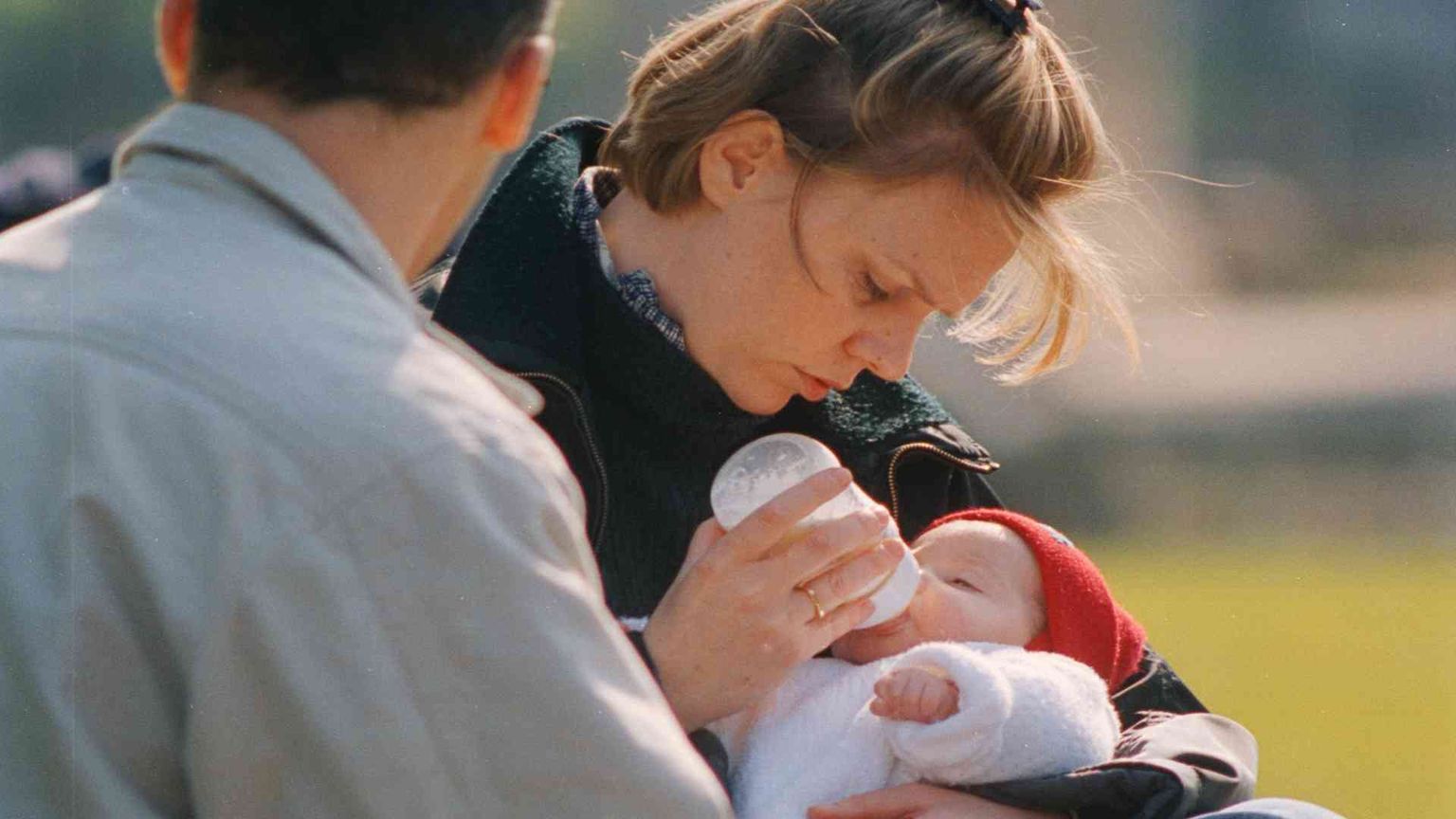 Il cognome del padre non sparirà. Potrà affiancarlo quello della madre