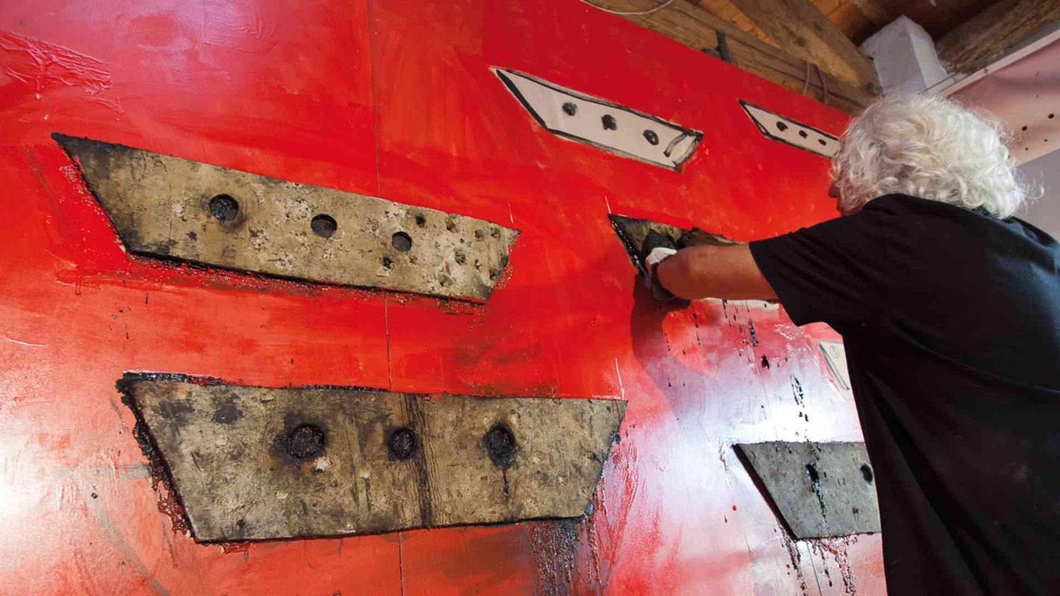 A Varese le barche di Giuliano Tomaino navigano sul mare del presente