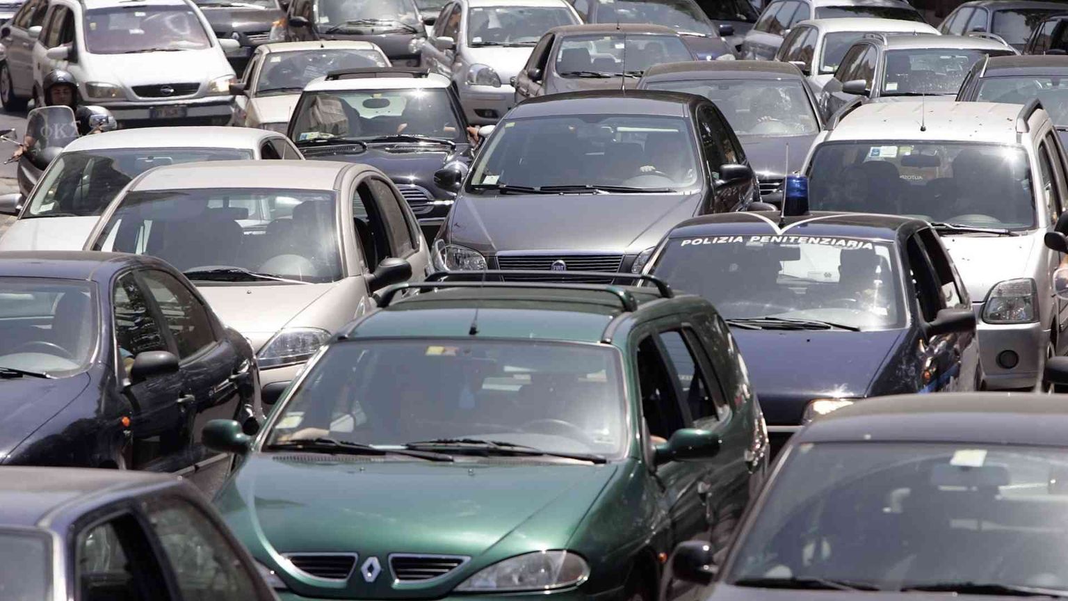 Non fa solo male: il traffico costa