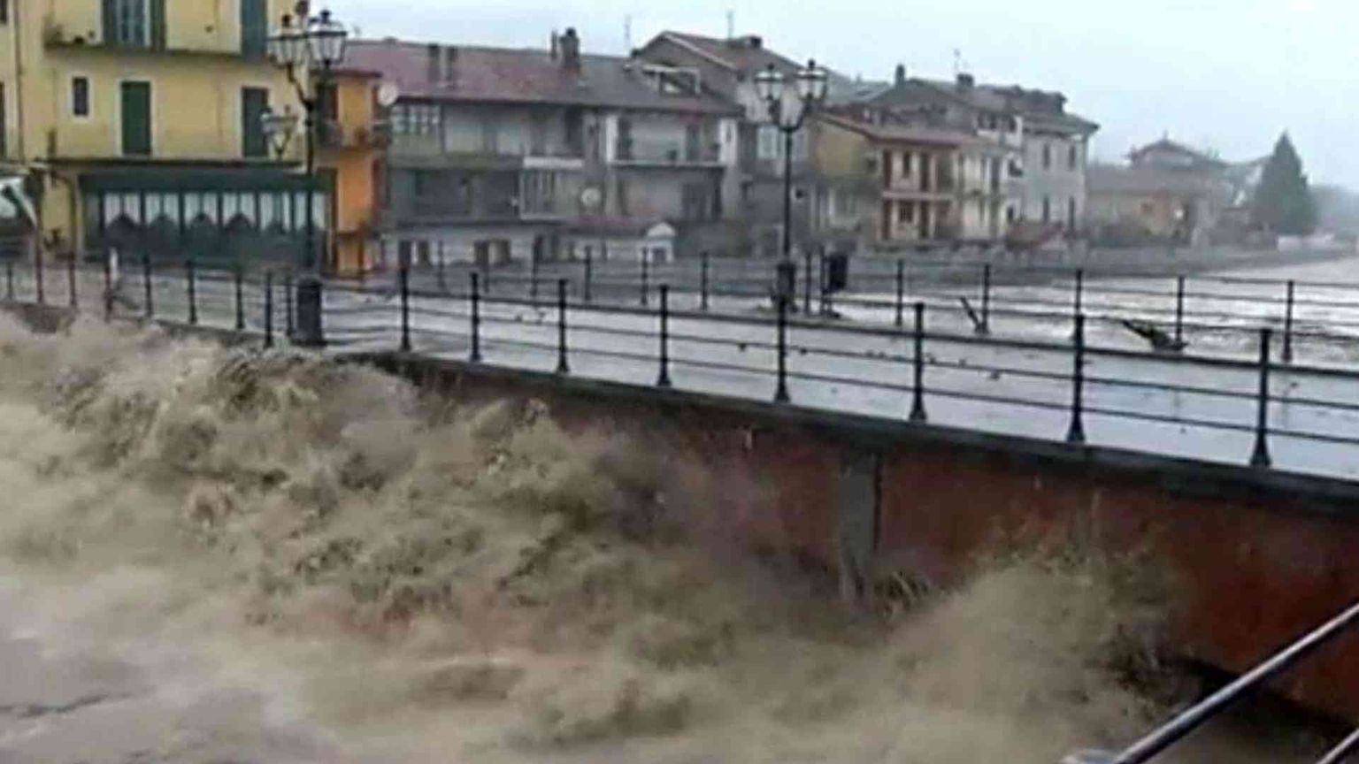 Allerta meteo in Piemonte e Liguria. Esondato il Tanaro nel Cuneese