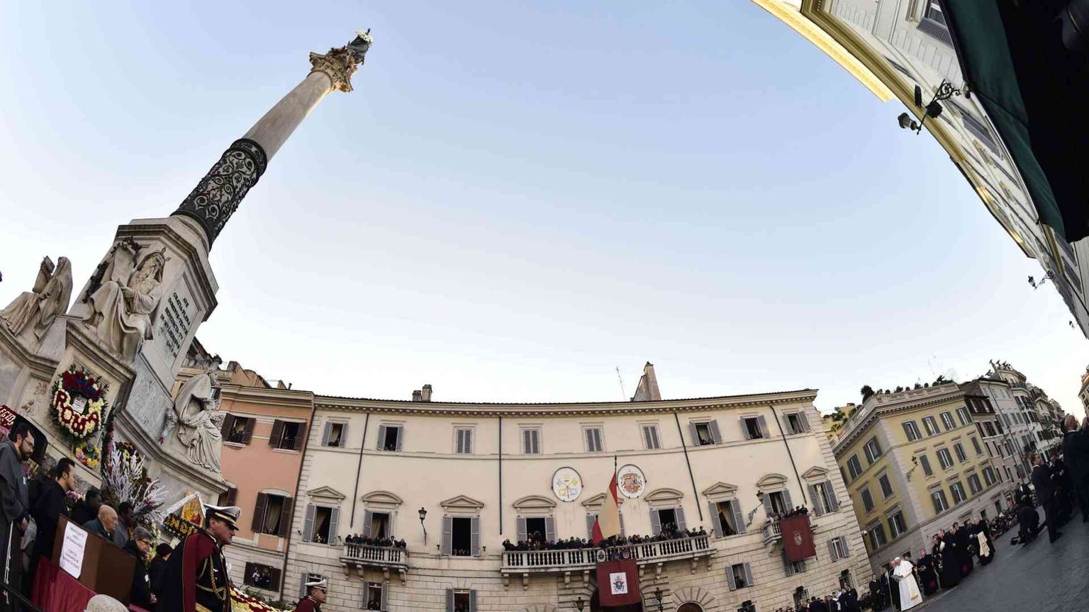 Papa Francesco all'Immacolata: ti porto i più deboli