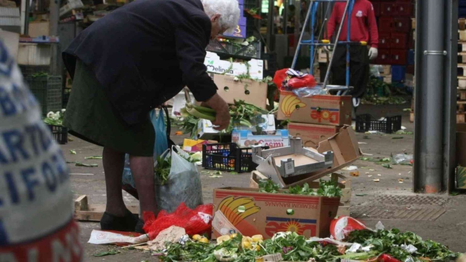 La lotta alla povertà non sia ostaggio della crisi politica