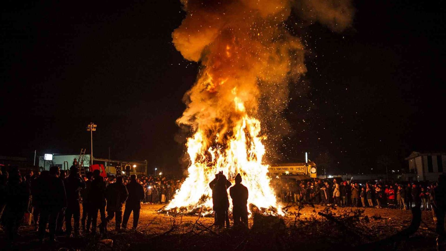 «Li Fauni», Norcia non rompe la tradizione dei fuochi