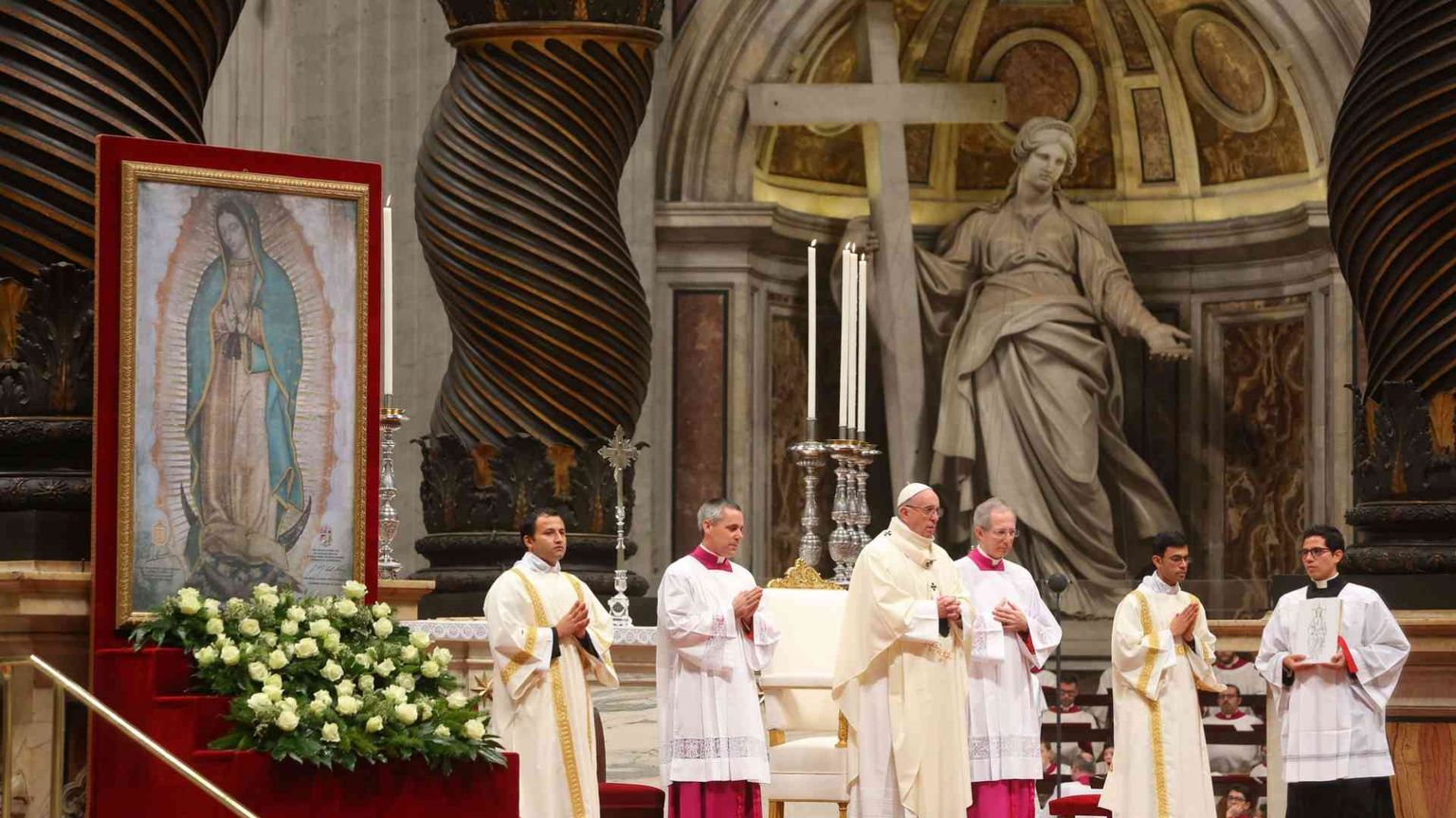 Papa Francesco: Maria luce in una società cieca davanti a esclusi
