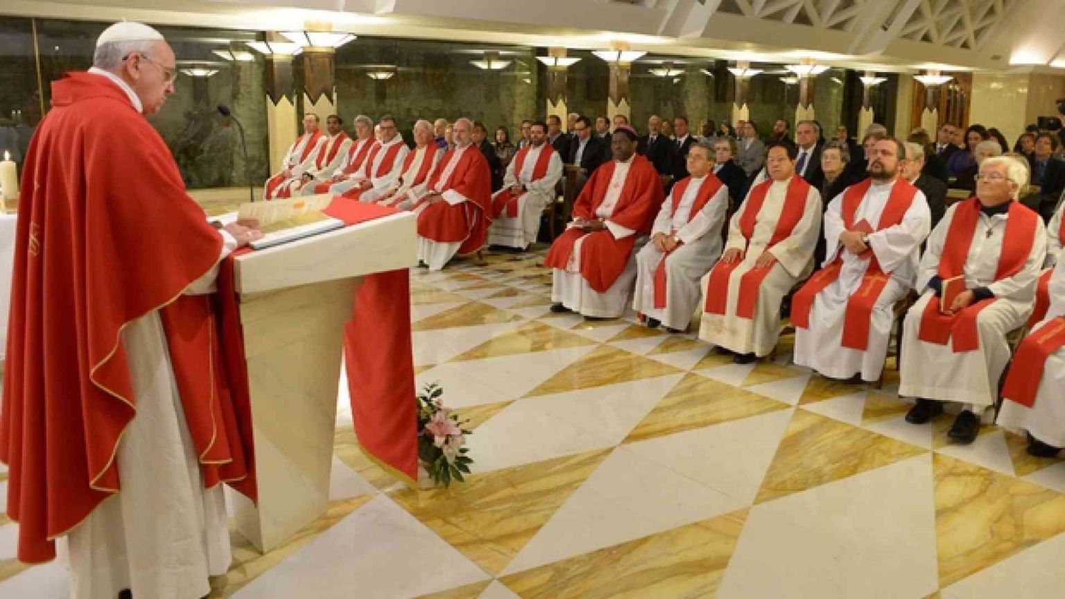 il clericalismo è un male che allontana dalla Chiesa