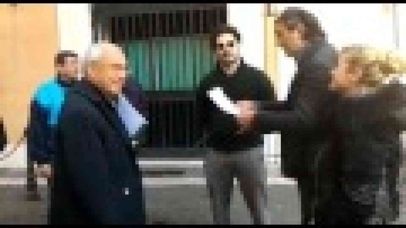Finto arresto, aggredito l'ex deputato Napoli