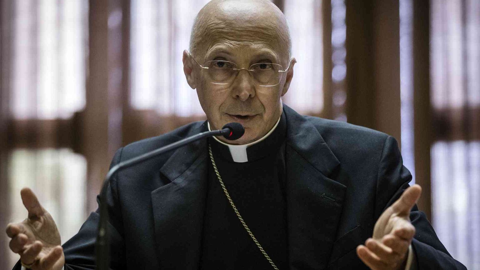 Bagnasco: l'Europa riscopra la centralità della persona umana