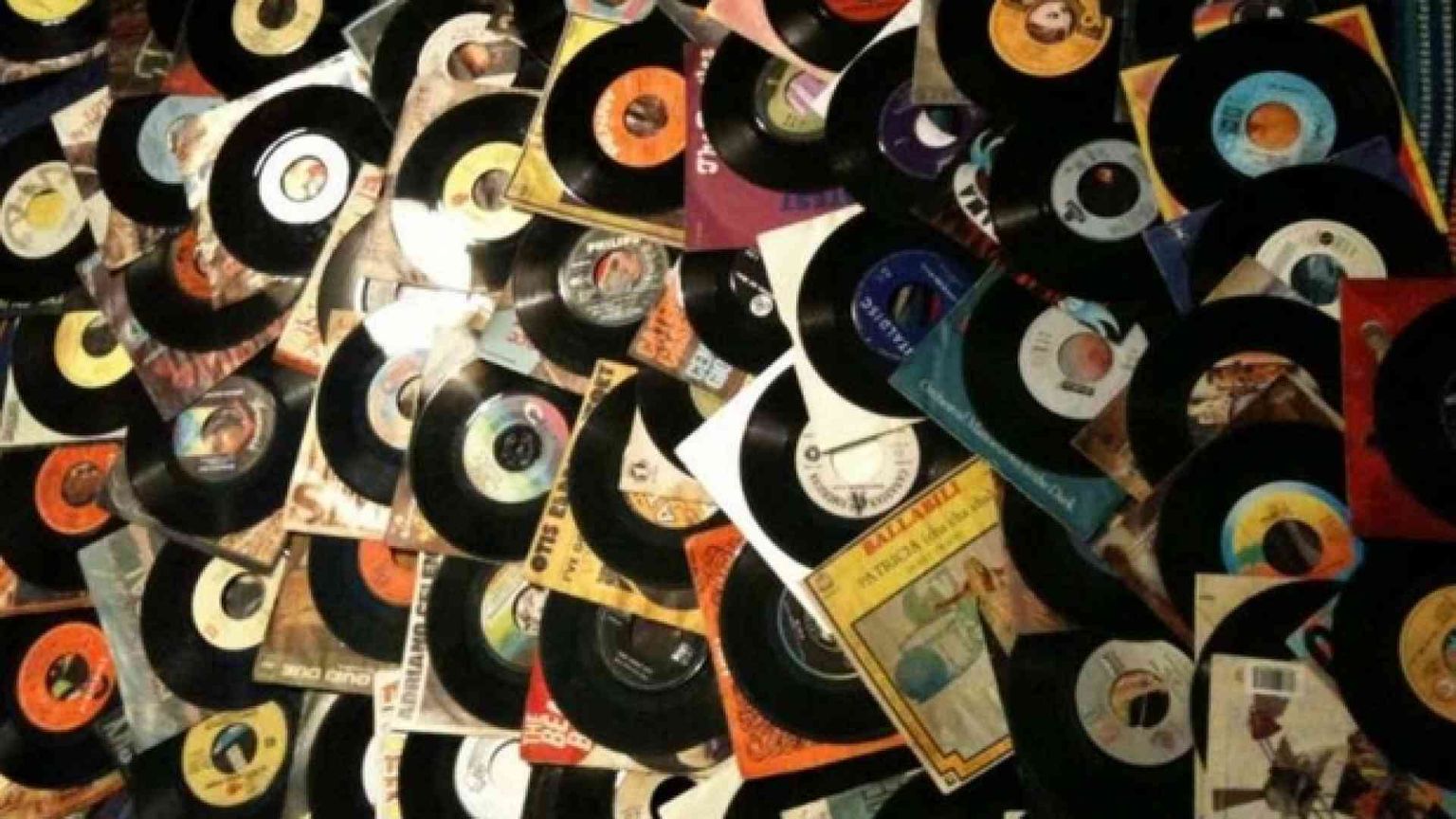 Streaming e vinile, gli estremi che rivoluzionano la musica