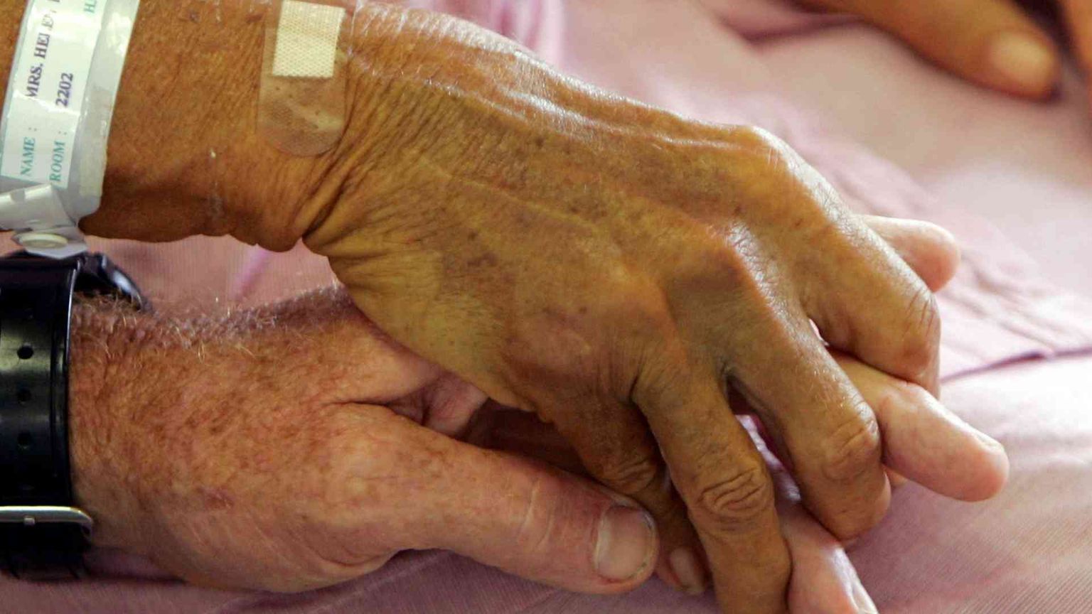 Testo lacunoso e ideologico. Si rischia l'eutanasia, non ci arrenderemo