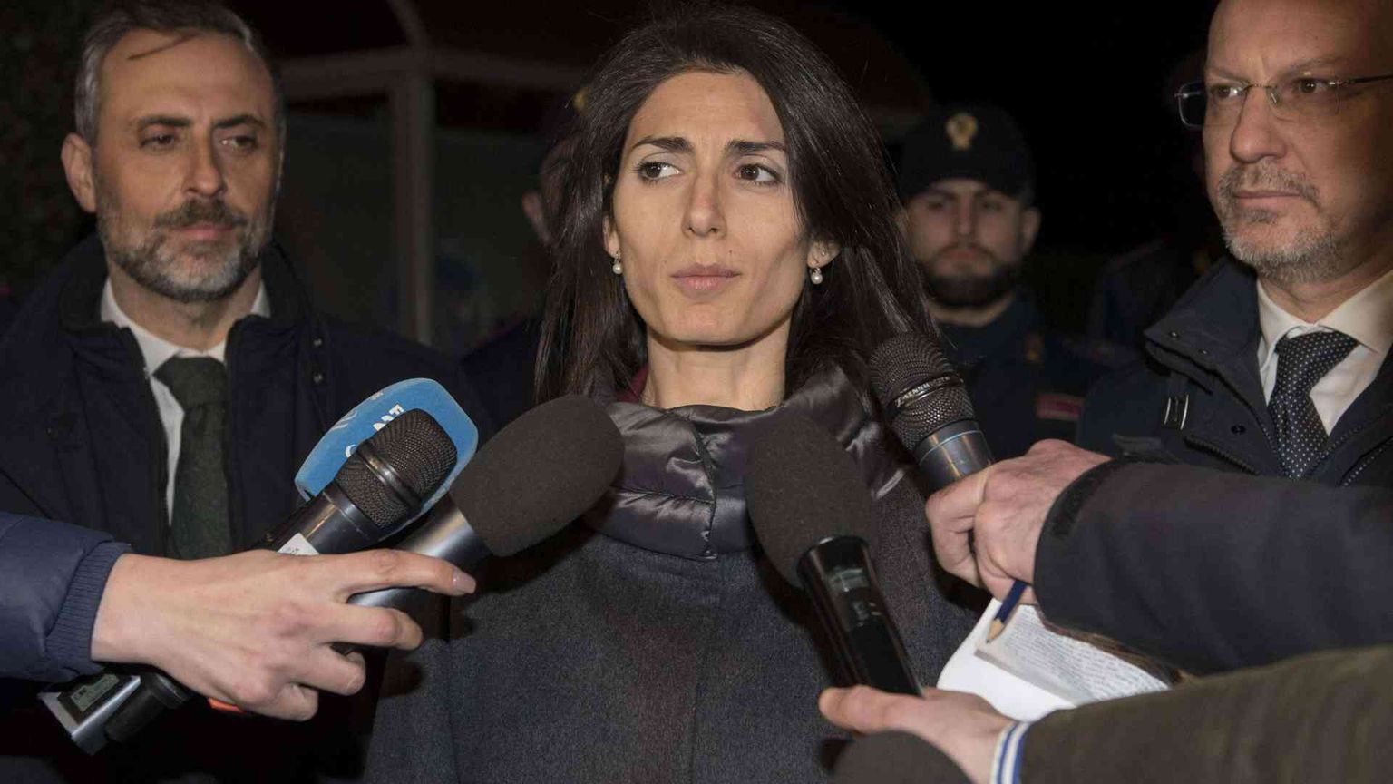 Raggi, interrogatorio-fiume: una polizza vita la inguaia