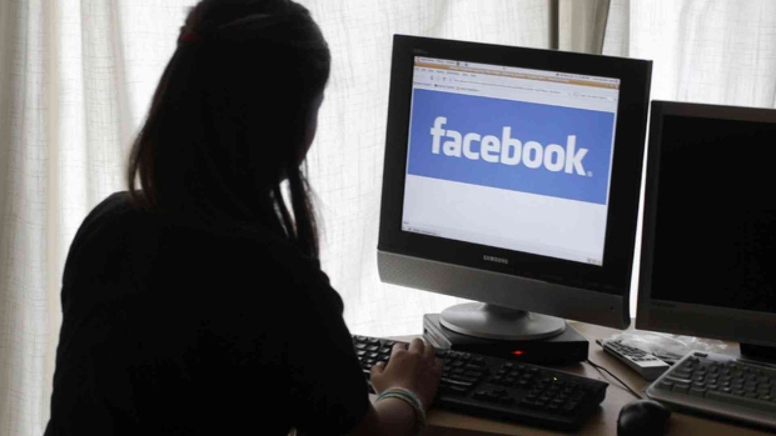 Cyberbullismo, per 8 ragazzi su 10 gli insulti sono normali