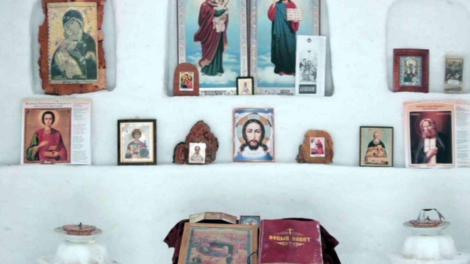 Villaggio senza chiesa? La costruiscono di neve