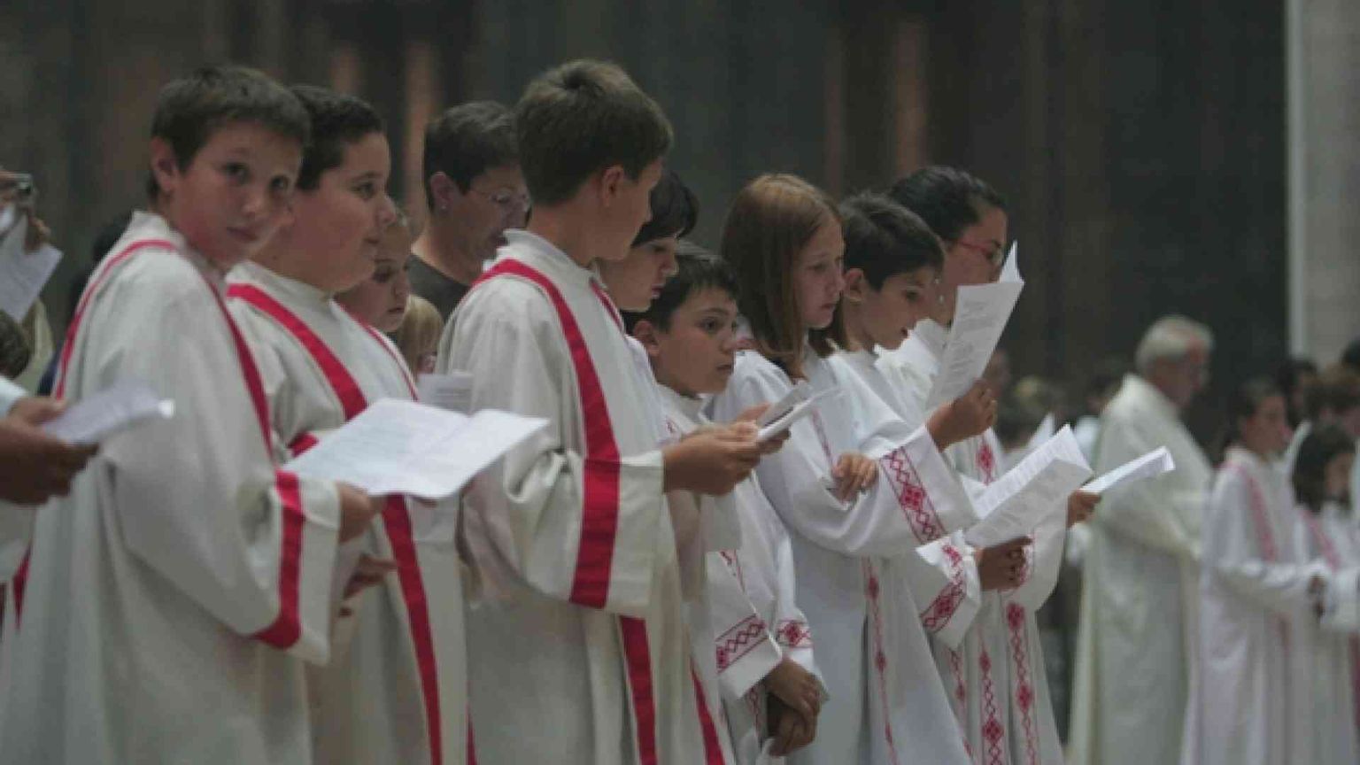 Chierichetti, il fascino di servire all'altare