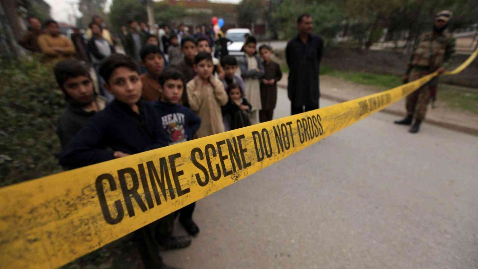 Attentato in un tempio sufi, cento morti. Anche donne e bambini