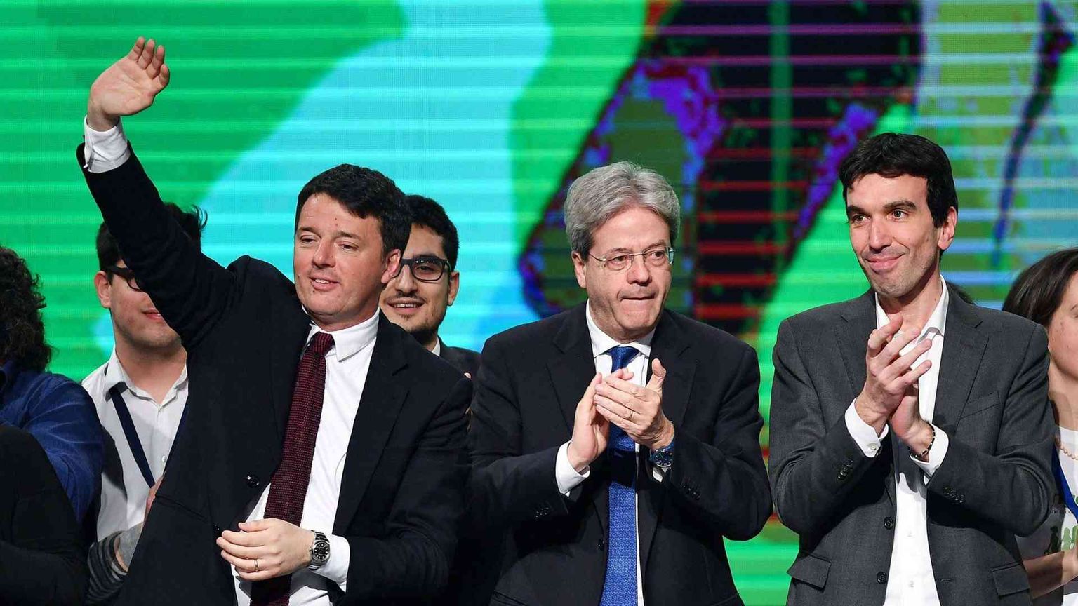 Renzi: avanti, non hanno distrutto il Pd