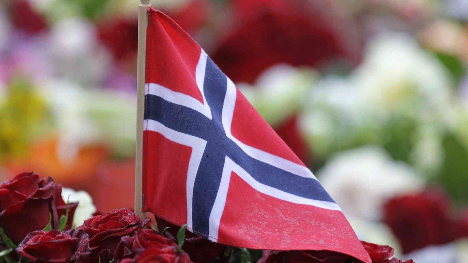 Norvegia, croce vietata a conduttrice del tg: «Non è imparziale»