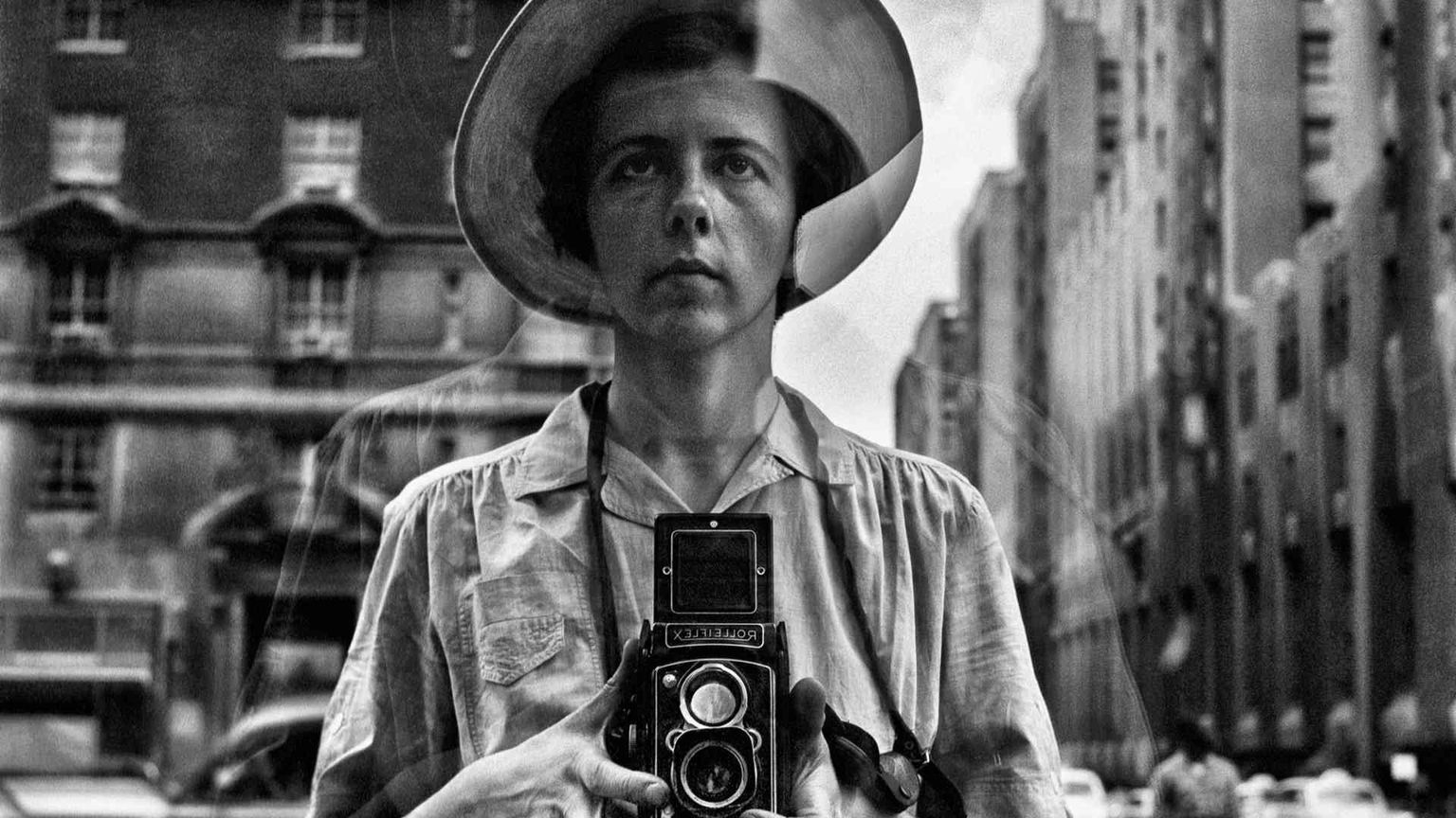 Nel bianco e nero di Vivian Maier i contrasti dell'America