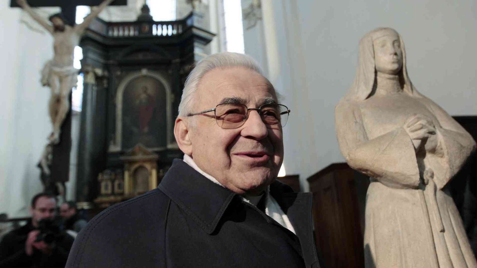 Morto il cardinale Vlk. Sotto il comunismo fece il lavavetri