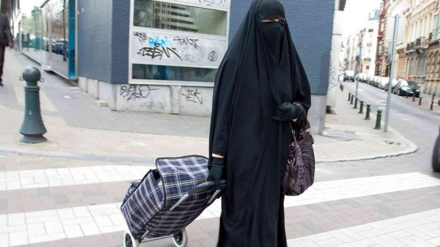 L'Austria vieta il velo in pubblico