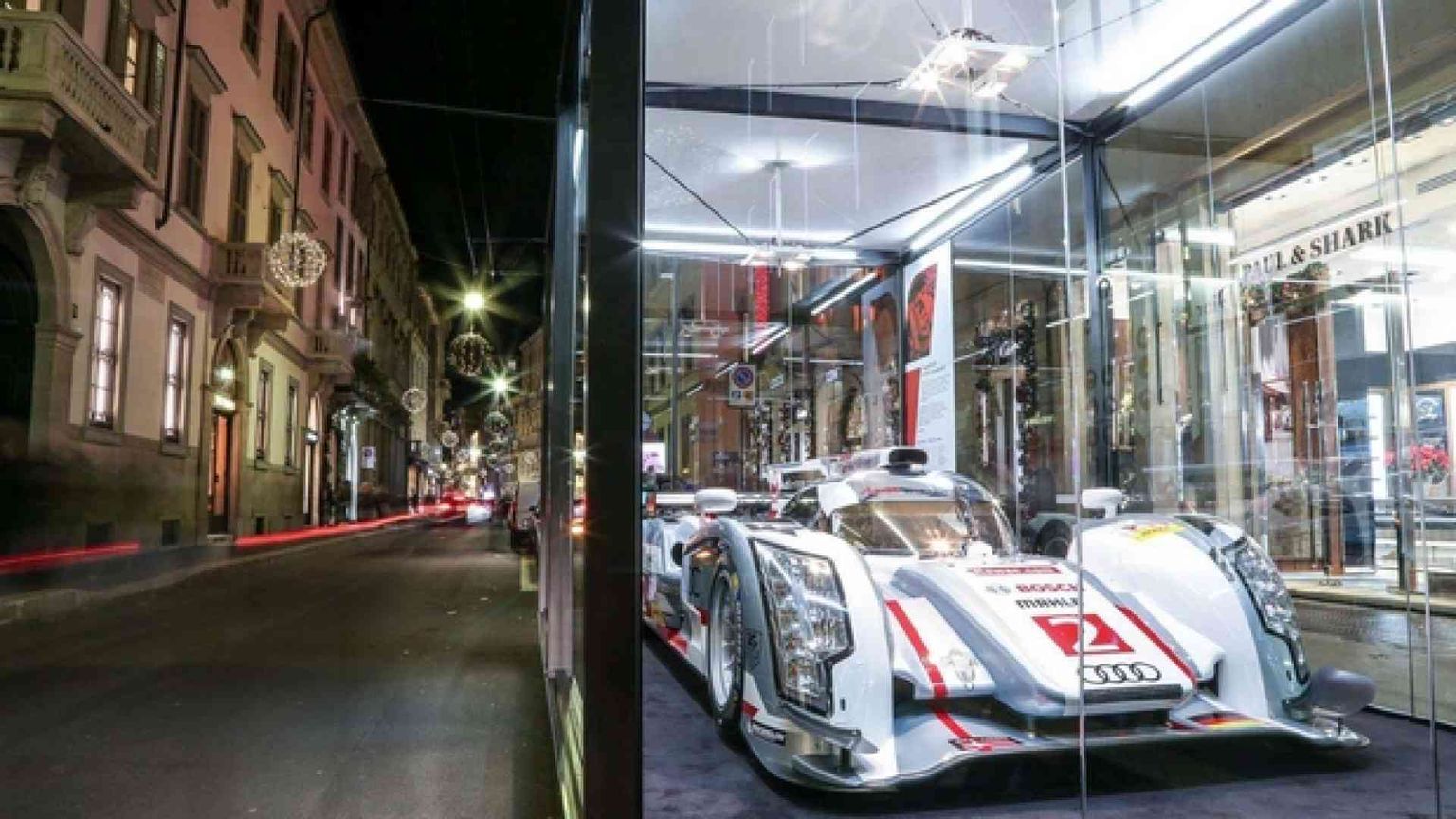 L'auto lascia i Saloni e rincorre la moda