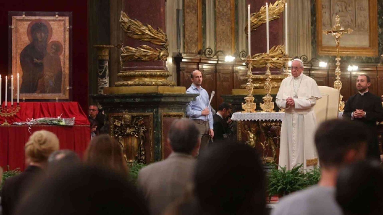 Papa Francesco: il mondo può cambiare solo se i giovani sono in cammino