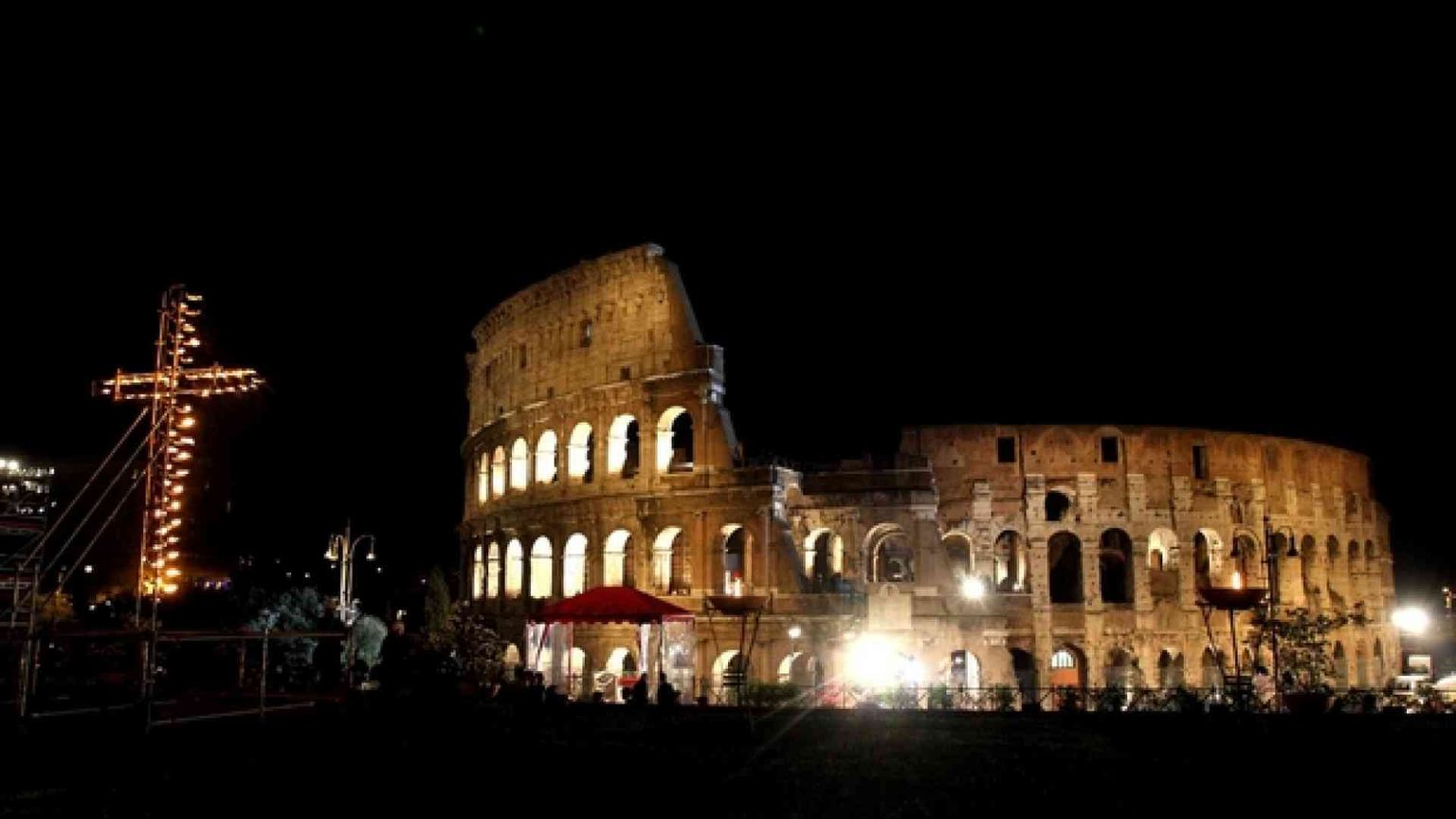 La Via Crucis al Colosseo con le «donne del Vangelo»