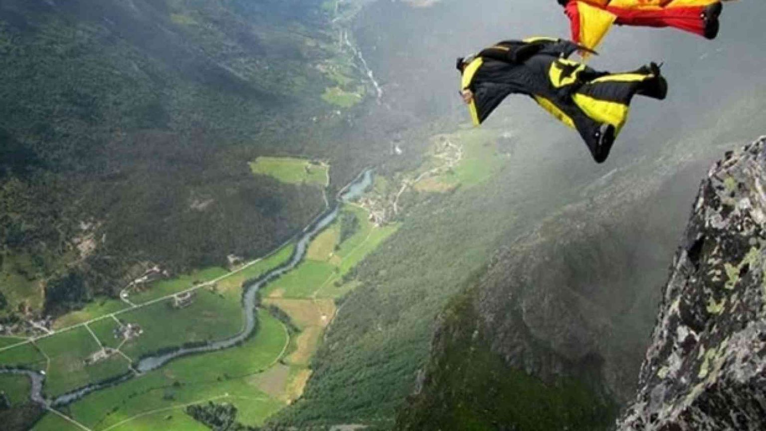 Il sogno di Icaro è la «tuta alare». La libertà e il limite