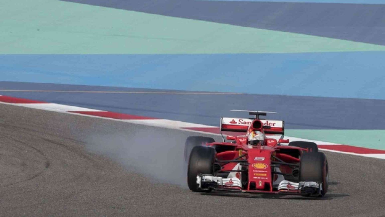 Mercedes in prima fila, Bottas conquista la pole