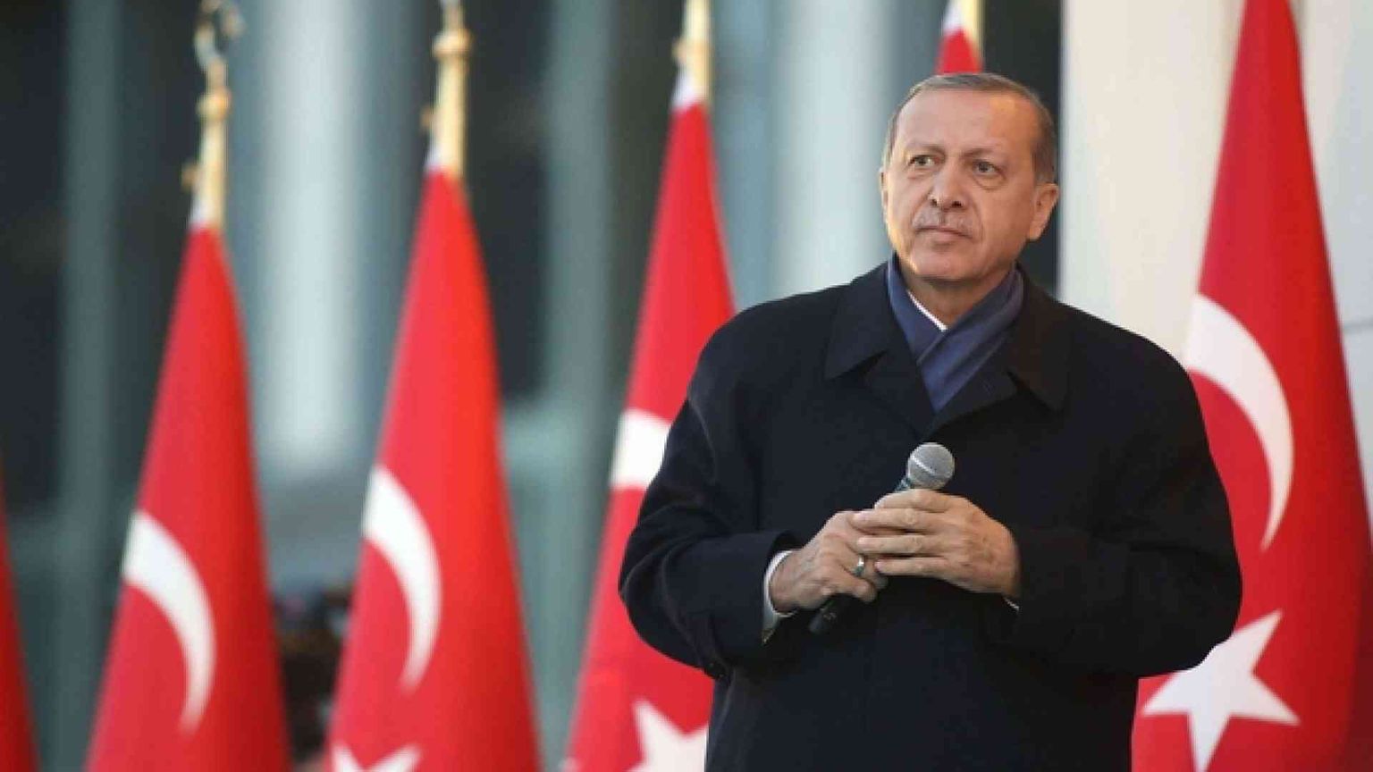 Super-Erdogan vince di misura. L'Osce: 2,5 milioni di schede sospette