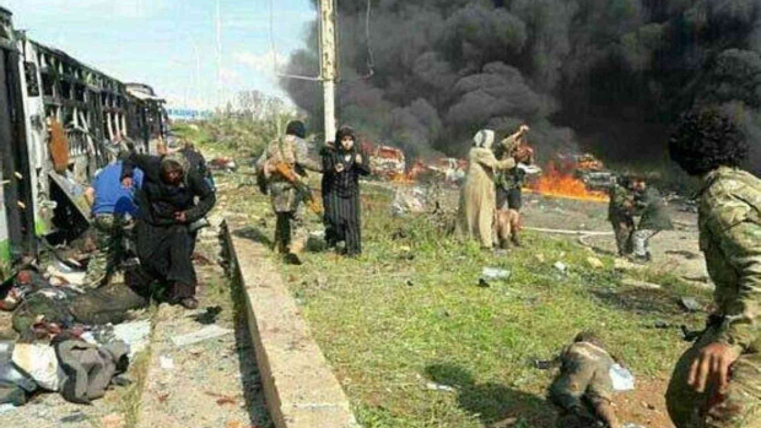 Kamikaze contro i bus dei profughi: sono 126 i morti a nord di Aleppo