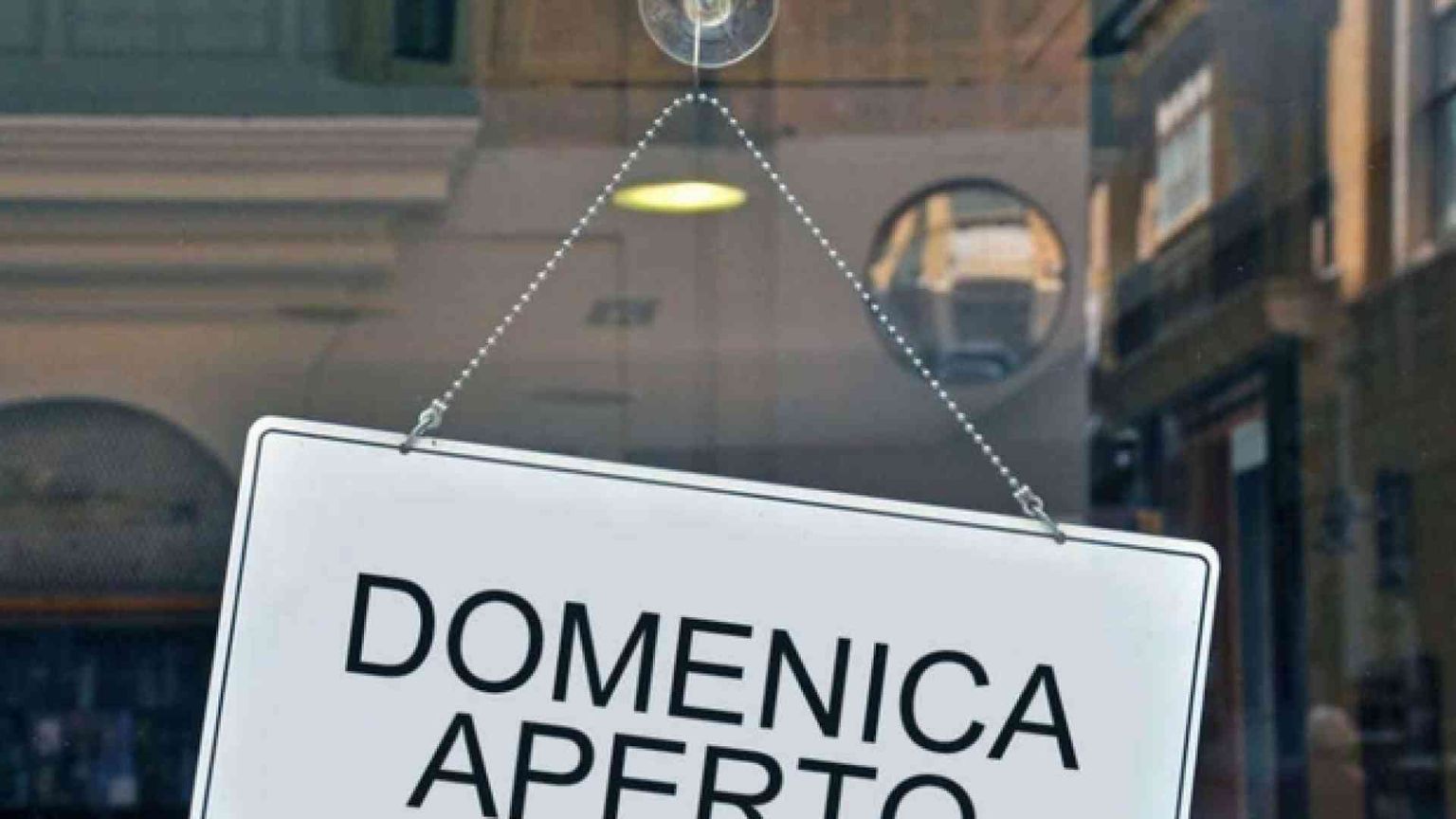 Si può e si deve liberare lavoro e festa