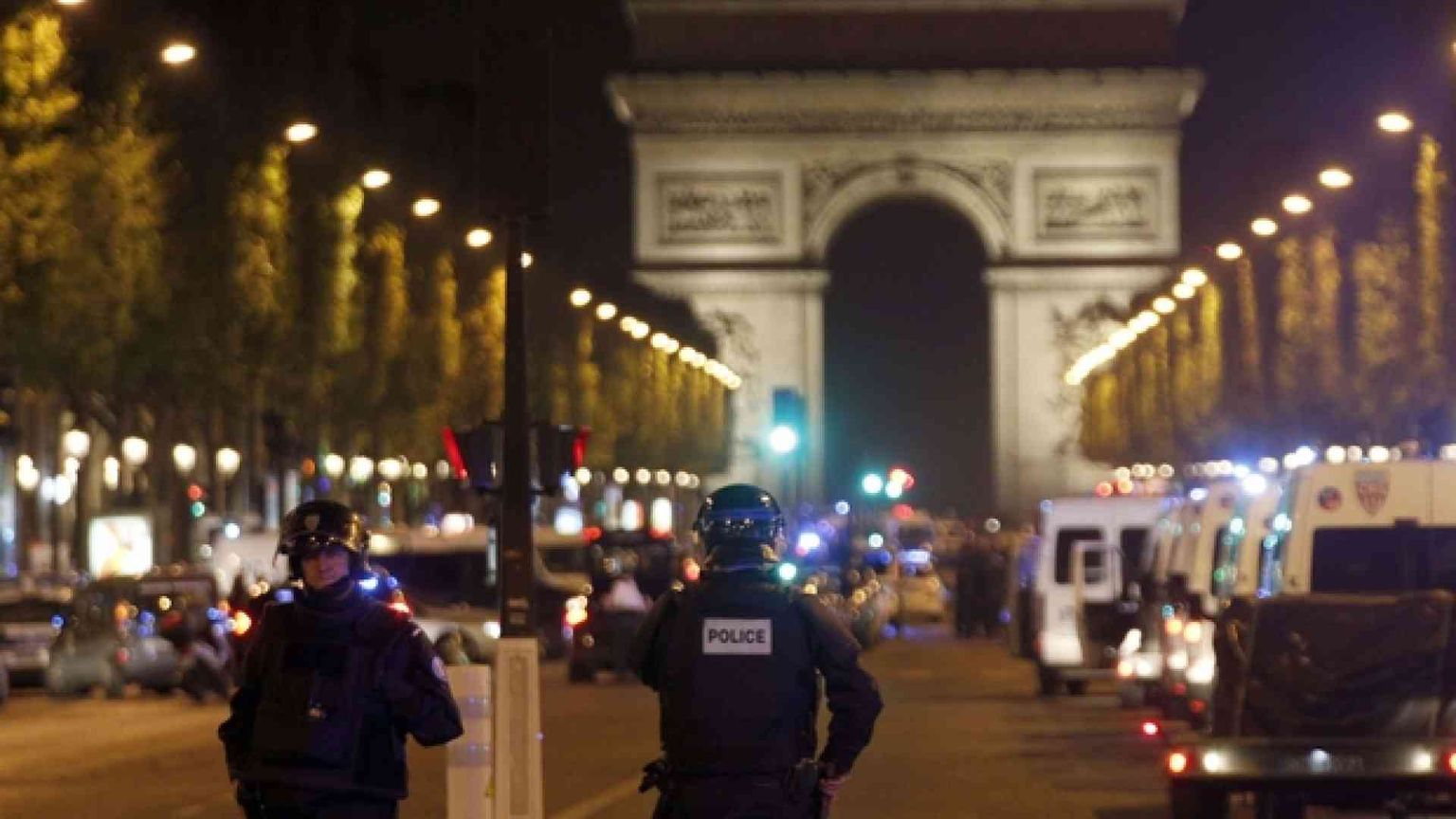 Fermati 3 familiari del killer dei poliziotti. Il Daesh rivendica