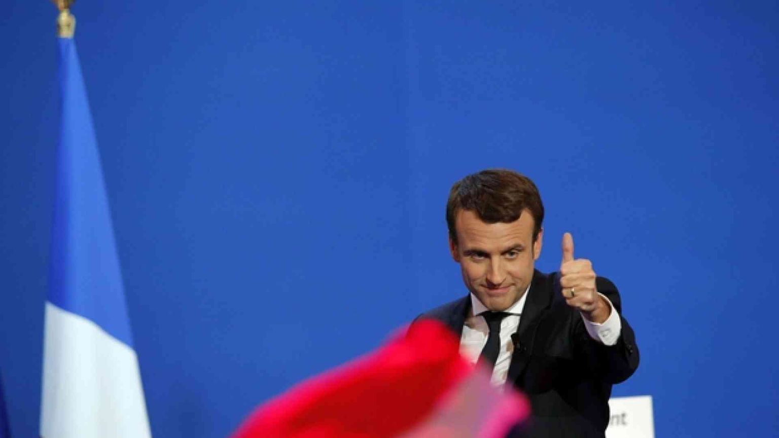Macron vince il primo turno delle presidenziali, sfiderà Le Pen
